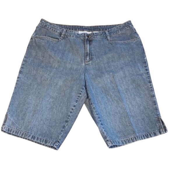 Liz Claiborne First Issue Women’s Blue Jean Shorts Size 16 - Picture 1 of 7